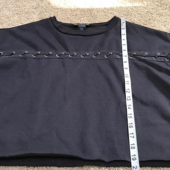 Enough about me Size M cropped fleece line top - Picture 6 of 9